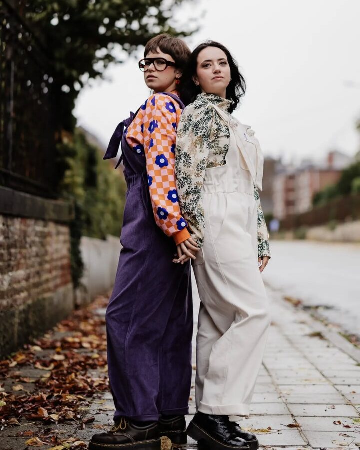 Salopettes en velours, écru et lilas — CR Atelier & Boutique, Mettet