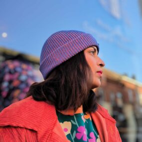 Alternative view of Beanie – Blue Orange